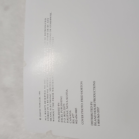 PRINCE EDWARD ISLAND  SOUVENIR BOOKLET. DAVID TOWLER 1991. - Picture 2 of 6